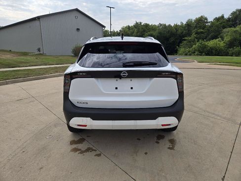 New 2026 Nissan Kicks SV w/ SV Premium Package FWD image 8