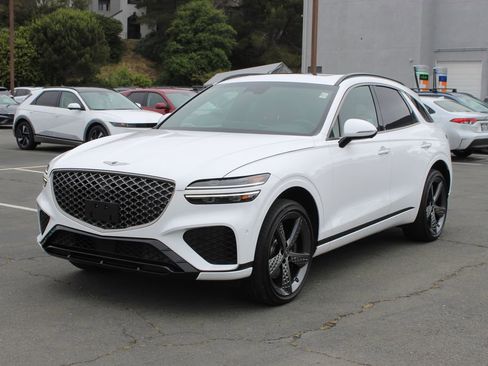 Used 2023 Genesis GV70 2.5T w/ Sport Prestige Package AWD/4WD image 3