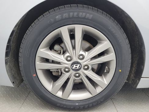 Used 2017 Hyundai Elantra SE FWD image 31