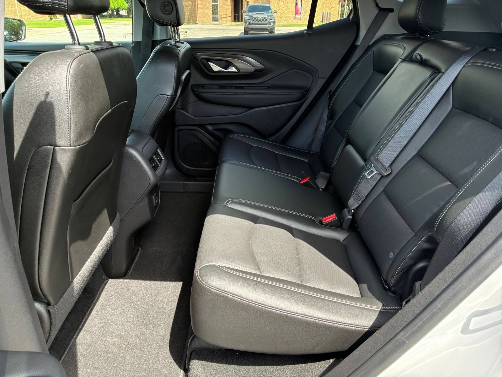 Used 2024 GMC Terrain SLT AWD/4WD image 27