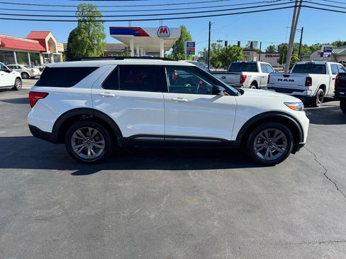 Used 2024 Ford Explorer XLT w/ Equipment Group 202A AWD/4WD image 4