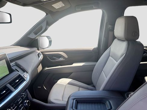 Used 2024 GMC Yukon XL SLT w/ SLT Luxury Package image 43