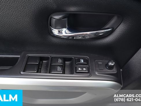 Used 2021 Nissan Titan SV w/ SV Convenience Package image 16