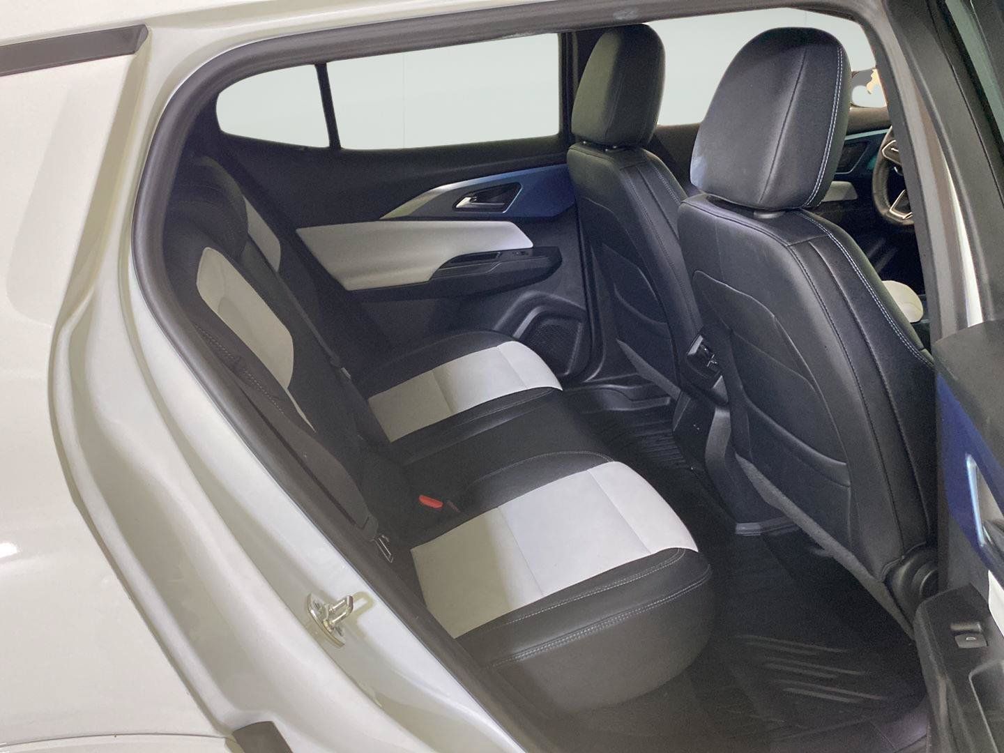 Used 2024 Chevrolet Equinox EV LT FWD image 24