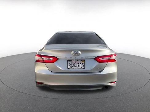 Used 2018 Toyota Camry LE image 12
