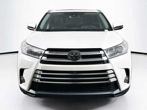 Used 2018 Toyota Highlander Limited Platinum FWD image 2