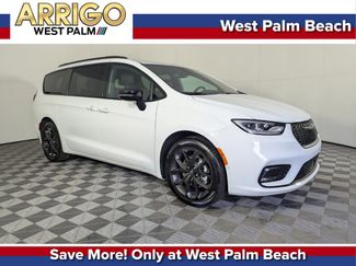 New 2026 Chrysler Pacifica Select w/ S Appearance Package video 1