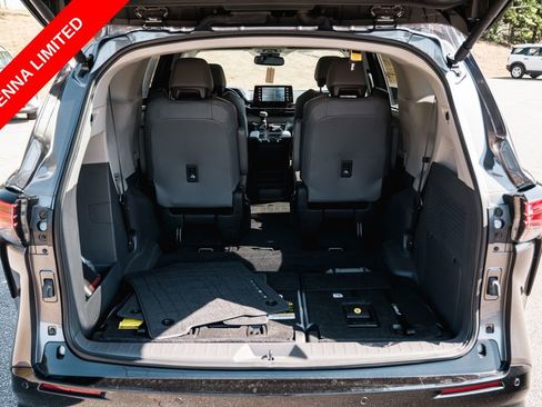 Certified 2023 Toyota Sienna Limited FWD image 7