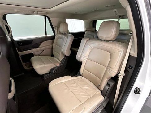 Used 2022 Lincoln Navigator Reserve AWD/4WD image 18
