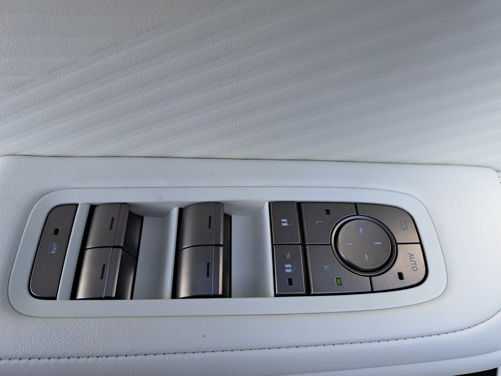 Used 2026 Lexus ES 500e w/ Convenience Package AWD/4WD image 30