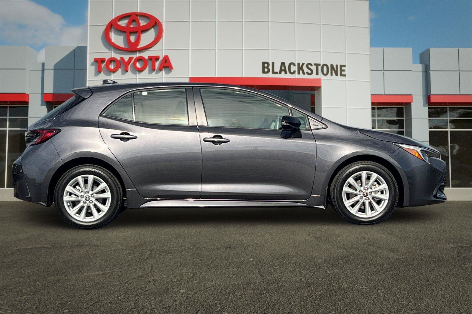Used 2027 Toyota Corolla SE w/ SE Premium Package FWD image 2