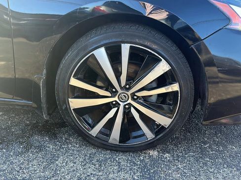 Used 2020 Nissan Altima 2.5 SR w/ Premium Package image 6