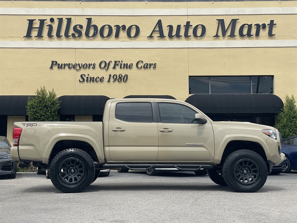 Used 2017 Toyota Tacoma TRD Sport w/ Tow Package RWD image 4