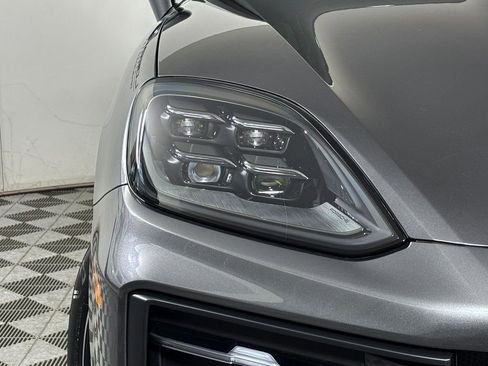 Certified 2026 Porsche Cayenne image 11