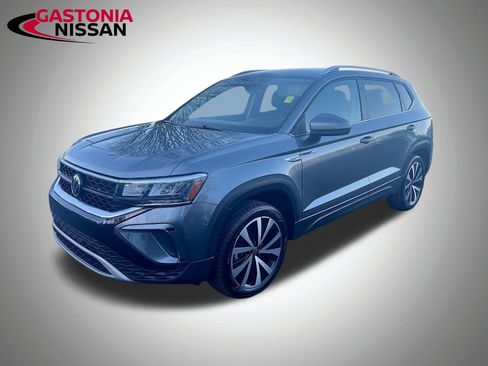 Used 2024 Volkswagen Taos SE image 3