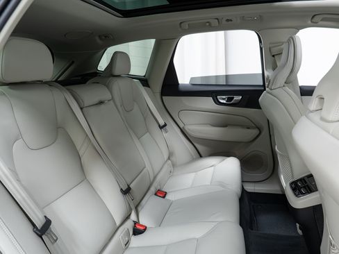 New 2026 Volvo XC60 B5 Ultra w/ Climate Package image 24