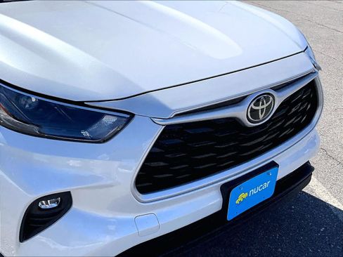 Used 2023 Toyota Highlander XLE image 25