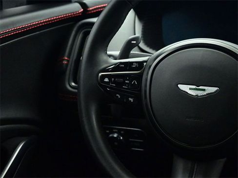 Used 2021 Aston Martin DBX image 9