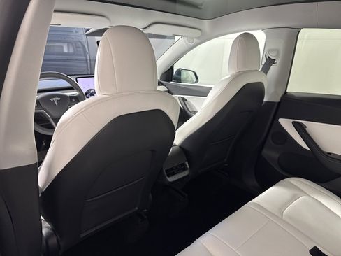 Used 2021 Tesla Model Y Long Range image 16