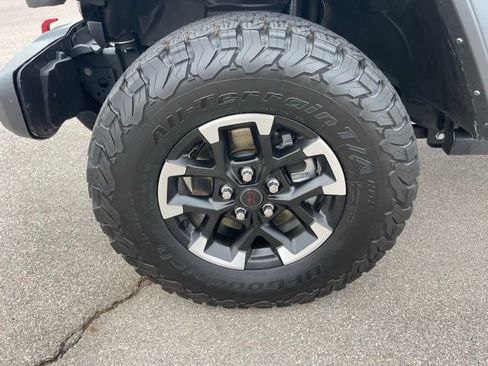 Used 2025 Jeep Wrangler Unlimited Rubicon image 11