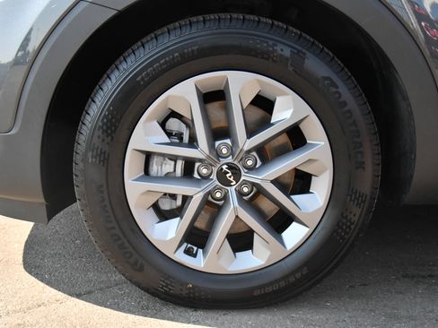Used 2023 Kia Telluride LX AWD/4WD image 12