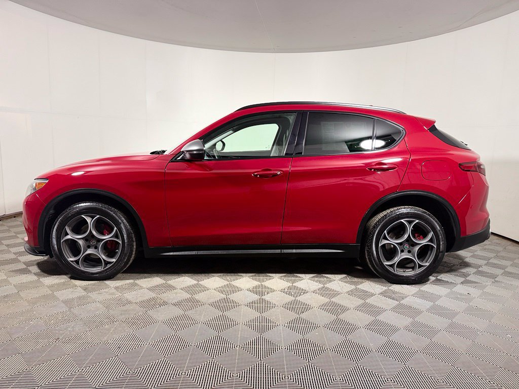 Used 2018 Alfa Romeo Stelvio Sport w/ Quick Order Package 22J Sport AWD/4WD image 3