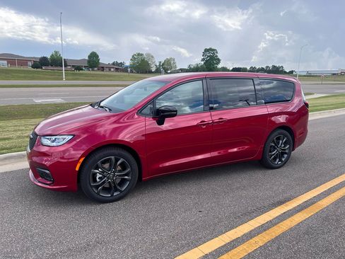 New 2026 Chrysler Pacifica Select image 7