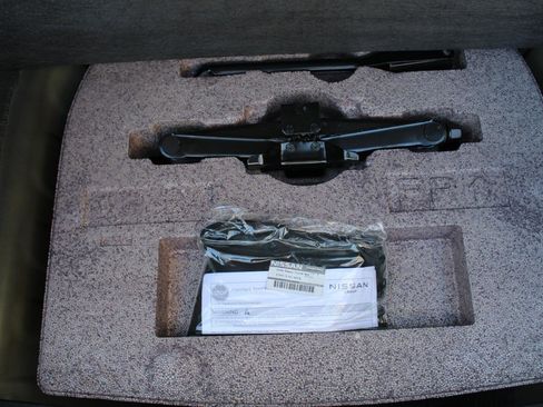 Used 2025 Nissan Altima 2.5 SV image 10