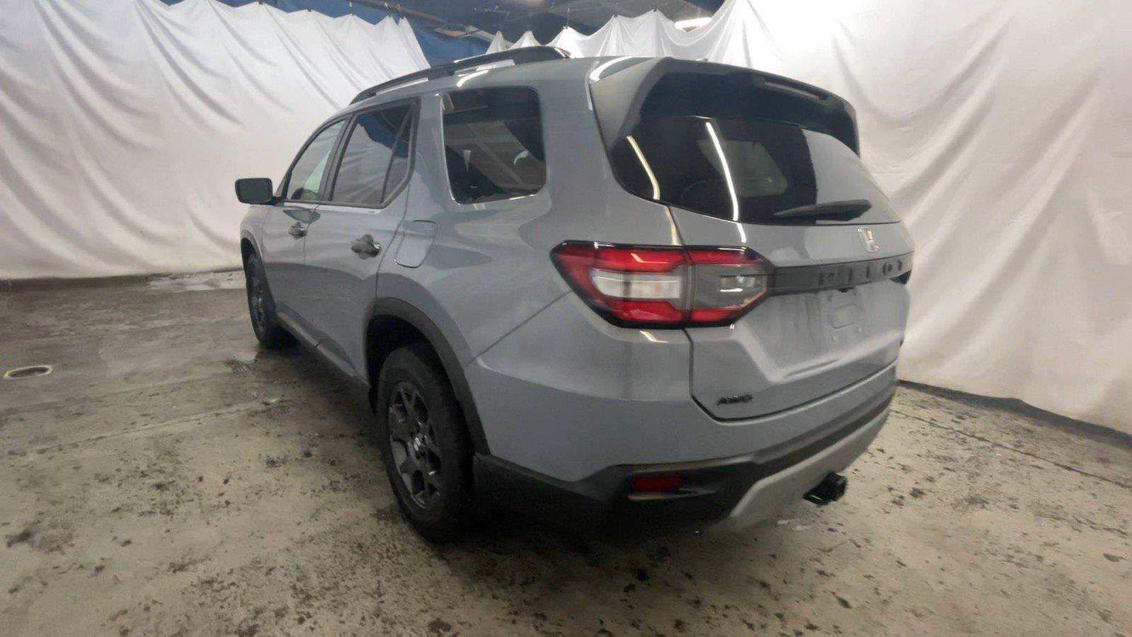 Certified 2024 Honda Pilot TrailSport image 10