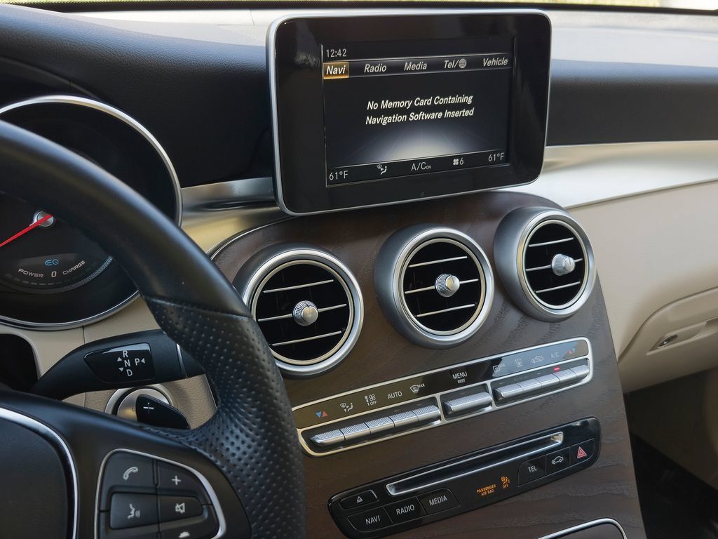 Used 2019 Mercedes-Benz GLC 350e 4MATIC image 9