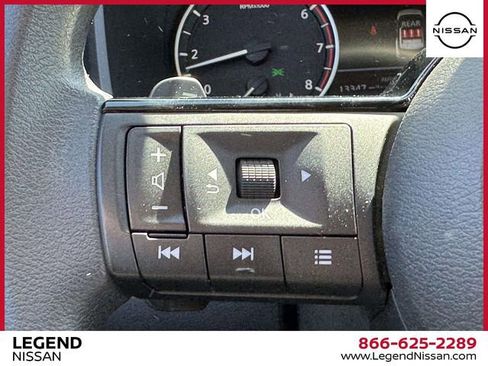 Used 2023 Nissan Rogue SV image 18