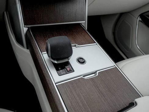 New 2025 Land Rover Range Rover SE image 14