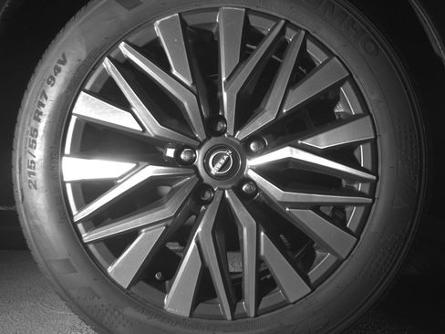 Used 2025 Nissan Altima 2.5 SV image 15