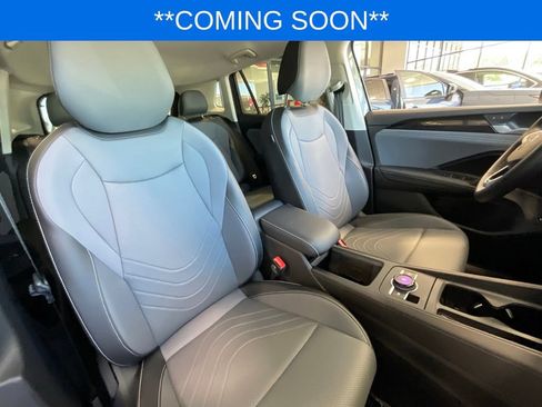 Used 2025 Volkswagen Tiguan SE FWD image 18