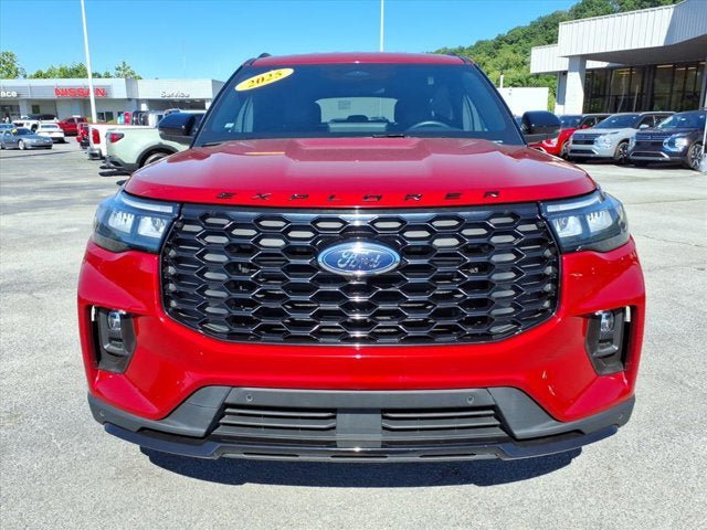 Used 2025 Ford Explorer ST-Line w/ ST-Line Street Pack AWD/4WD image 8