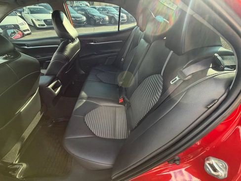 Used 2020 Toyota Camry SE w/ Convenience Package FWD image 19