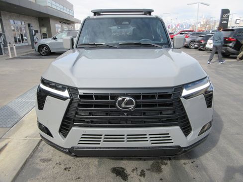 Used 2026 Lexus GX 550 w/ Accessory Package (31) image 14