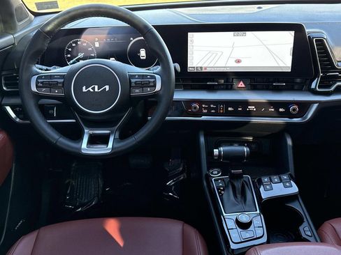 Used 2025 Kia Sportage SX AWD/4WD image 2