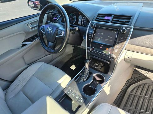 Used 2016 Toyota Camry XLE image 10