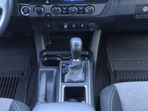 Used 2022 Toyota Tacoma TRD Sport image 10