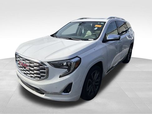 Used 2018 GMC Terrain Denali w/ Advanced Safety Package FWD image 4
