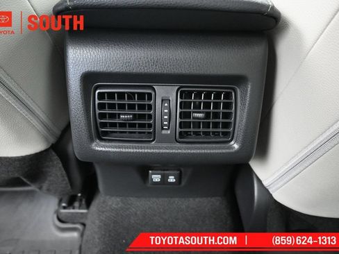 Used 2025 Toyota Camry XLE AWD/4WD image 25
