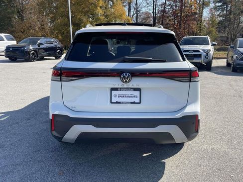 New 2026 Volkswagen Tiguan SE FWD image 5