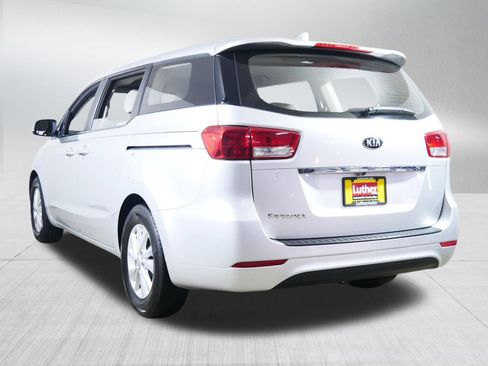 Used 2017 Kia Sedona L image 5