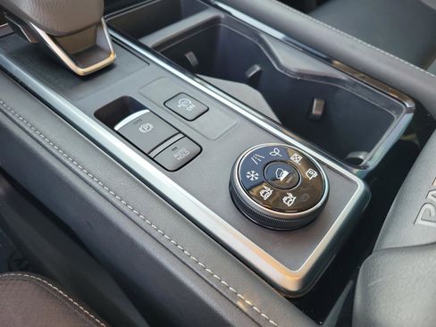 Certified 2024 Nissan Pathfinder SL image 37