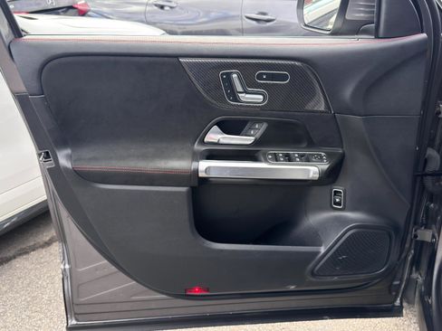 Used 2021 Mercedes-Benz GLB 250 4MATIC image 13