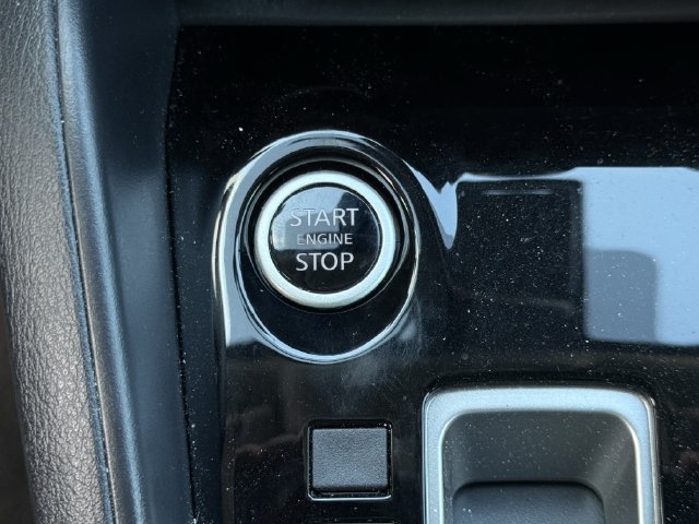 Used 2025 Nissan Versa SV FWD image 20