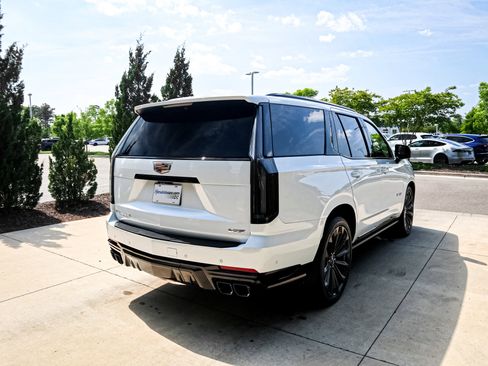 Used 2026 Cadillac Escalade V image 10