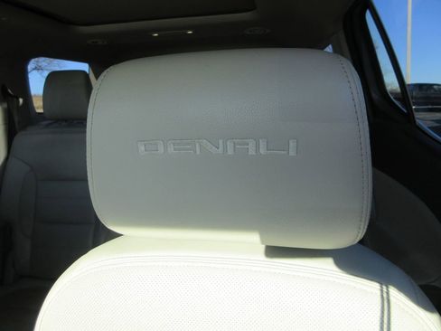 Certified 2019 GMC Acadia Denali w/ Technology Package image 21