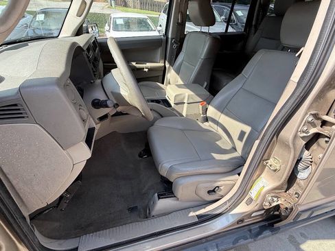 Used 2006 Jeep Commander 2WD image 35